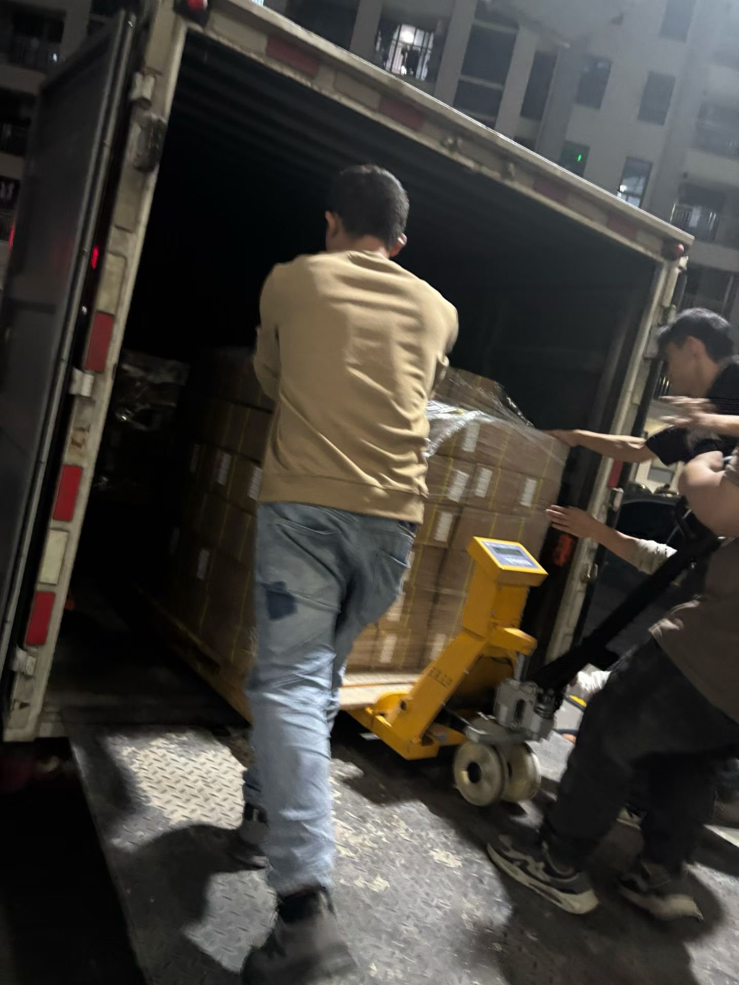 Managing large group orders for custom keychains with efficient logistics