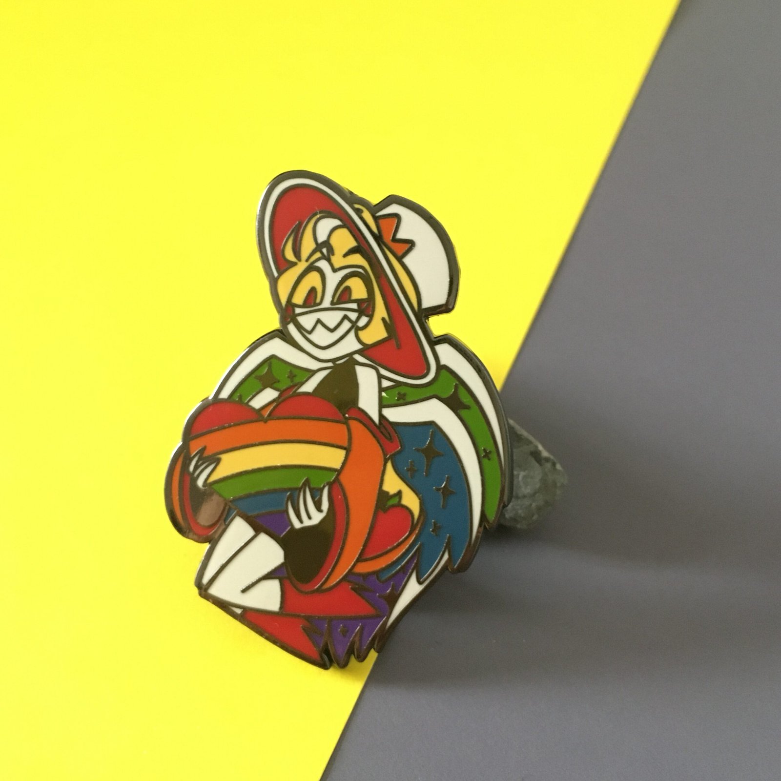 What Are the Most Popular Shapes and Colors for School Club Pins?